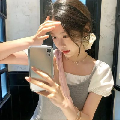 穿条纹衣的男孩